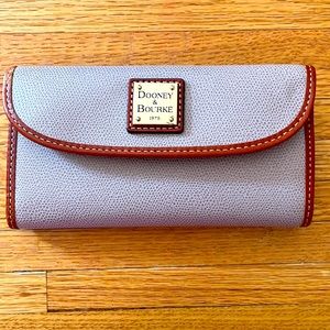 Dooney & Bourke wallet